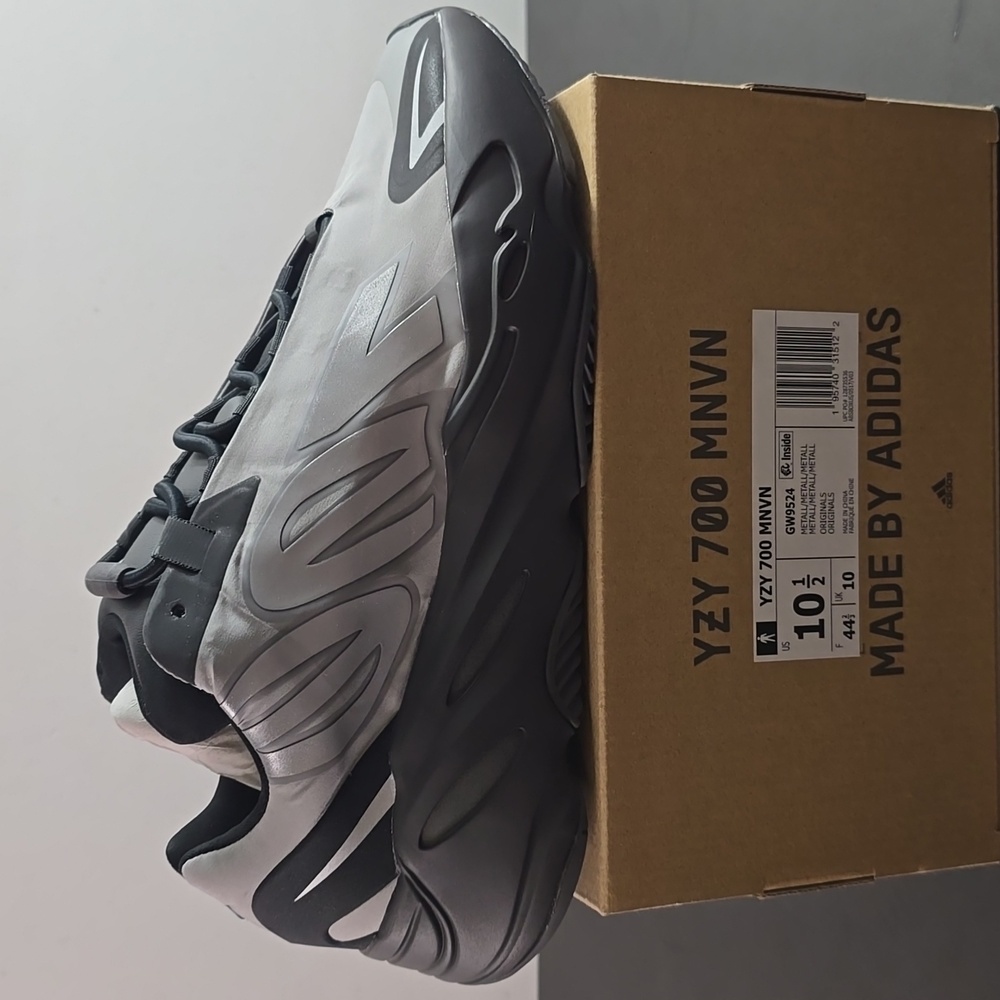 Yeezy 700 Mettalic